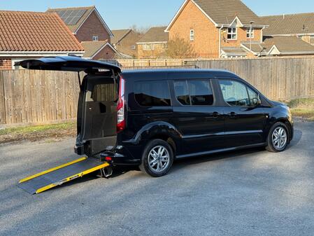 FORD GRAND TOURNEO CONNECT 1.5 EcoBlue Titanium